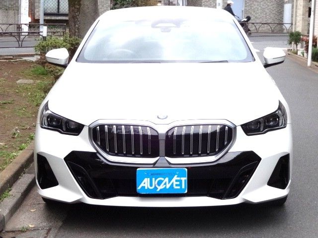 BMW 5SERIES SEDAN 2023 Image 31