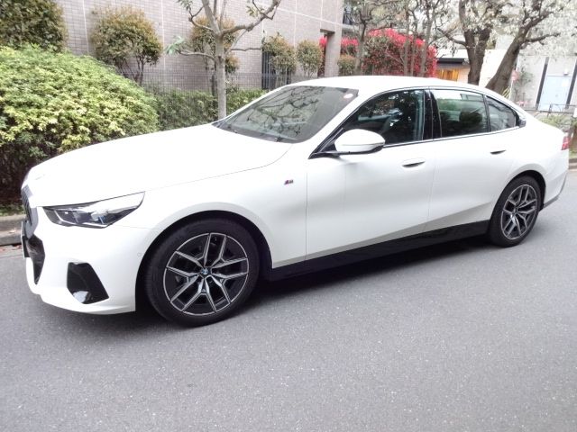 BMW 5SERIES SEDAN 2023 Image 31