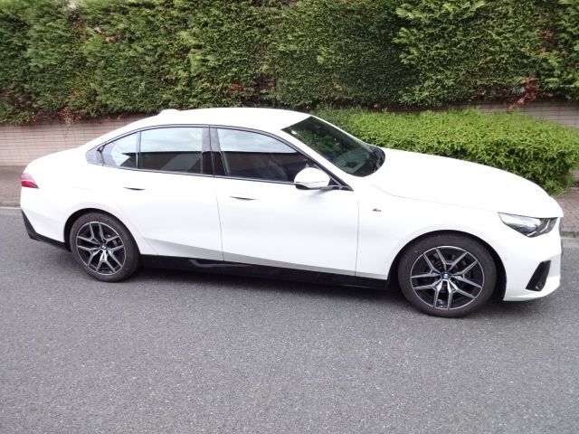 BMW 5SERIES SEDAN 2023 Image 31