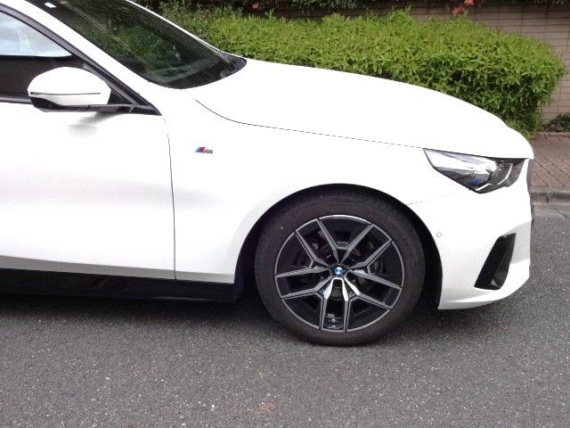 BMW 5SERIES SEDAN 2023 Image 31