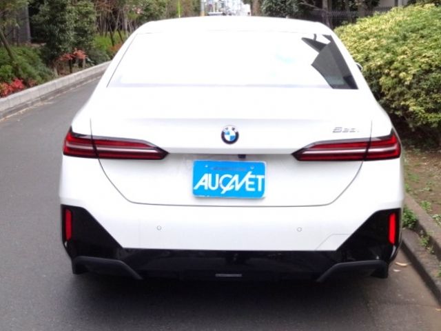 BMW 5SERIES SEDAN 2023 Image 31