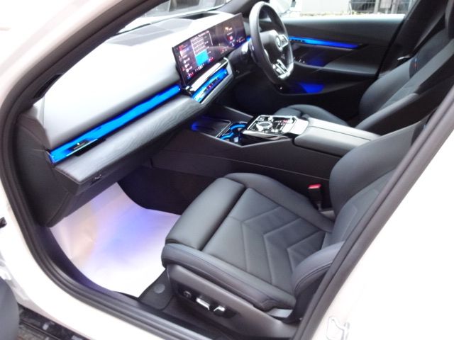 BMW 5SERIES SEDAN 2023 Image 31