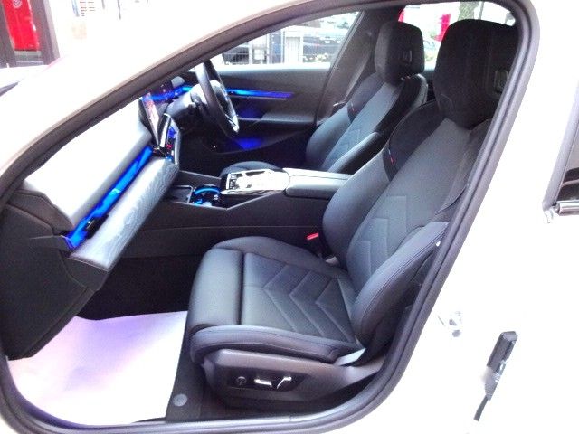 BMW 5SERIES SEDAN 2023 Image 31