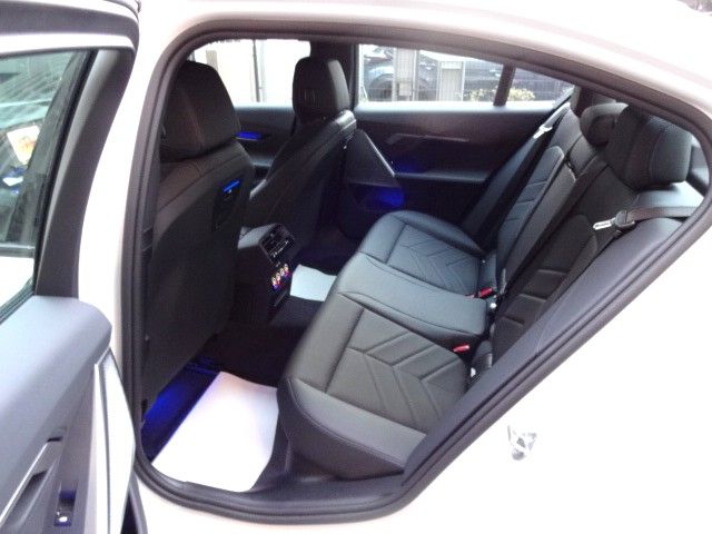 BMW 5SERIES SEDAN 2023 Image 31