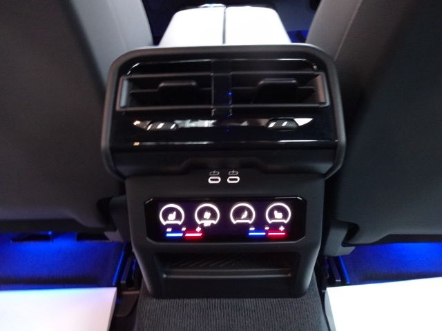 BMW 5SERIES SEDAN 2023 Image 31