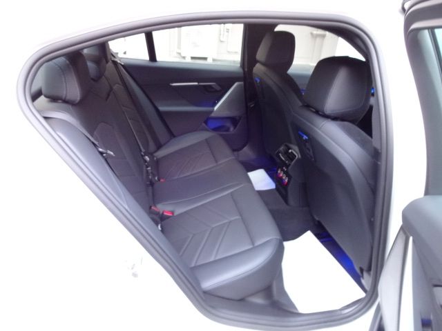 BMW 5SERIES SEDAN 2023 Image 31