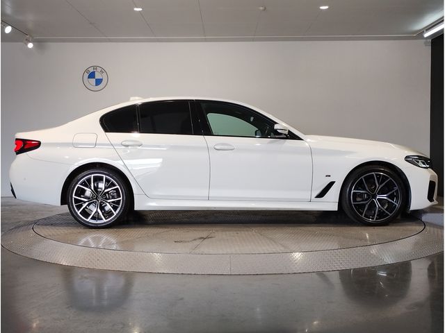 BMW 5SERIES SEDAN 2022 Image 31