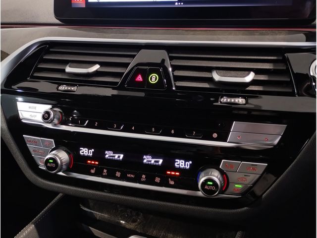 BMW 5SERIES SEDAN 2022 Image 31