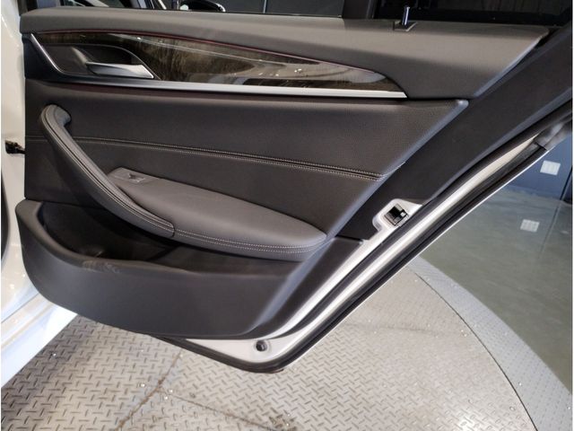 BMW 5SERIES SEDAN 2022 Image 31
