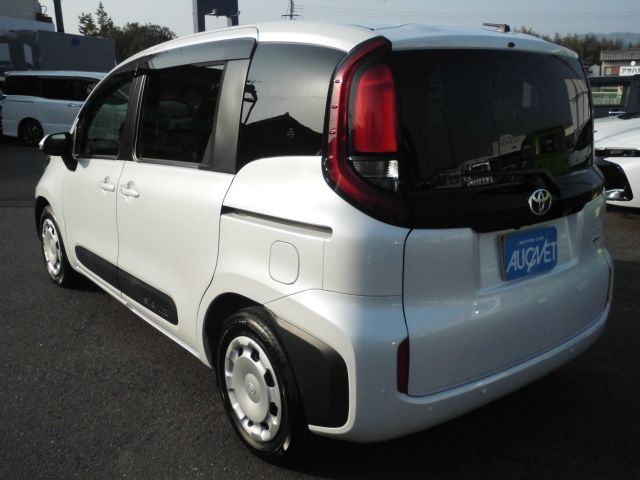 TOYOTA SIENTA HYBRID 2025 Image 31