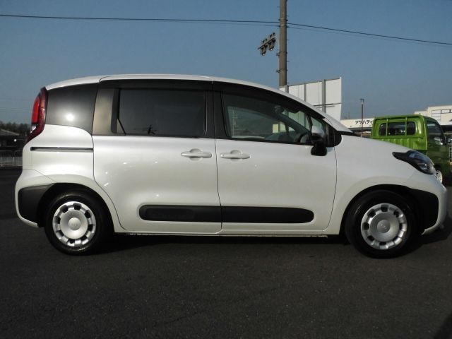 TOYOTA SIENTA HYBRID 2025 Image 31