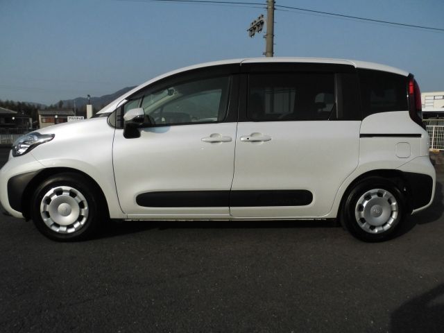 TOYOTA SIENTA HYBRID 2025 Image 31