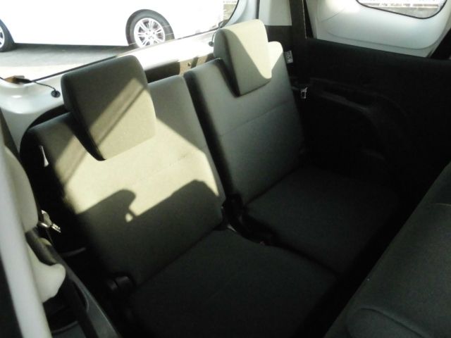 TOYOTA SIENTA HYBRID 2025 Image 31