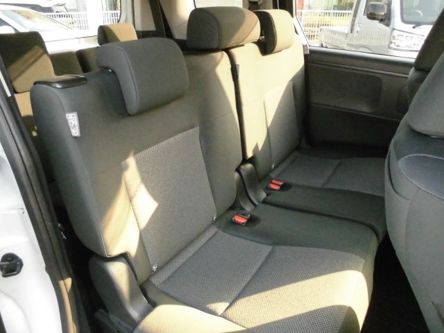 TOYOTA SIENTA HYBRID 2025 Image 31