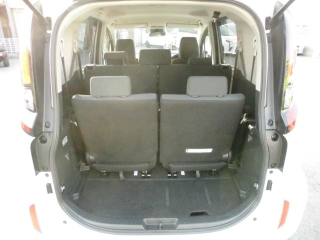 TOYOTA SIENTA HYBRID 2025 Image 31