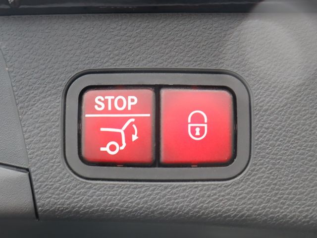 MERCEDES BENZ C CLAS 2018 Image 31