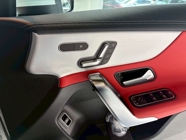 MERCEDES BENZ CLA CL 2025 Image 31