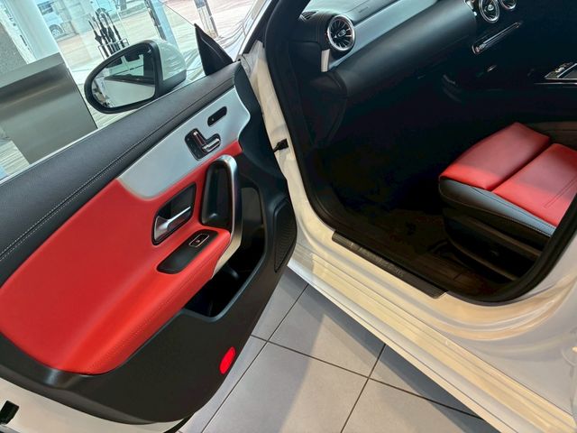 MERCEDES BENZ CLA CL 2025 Image 31