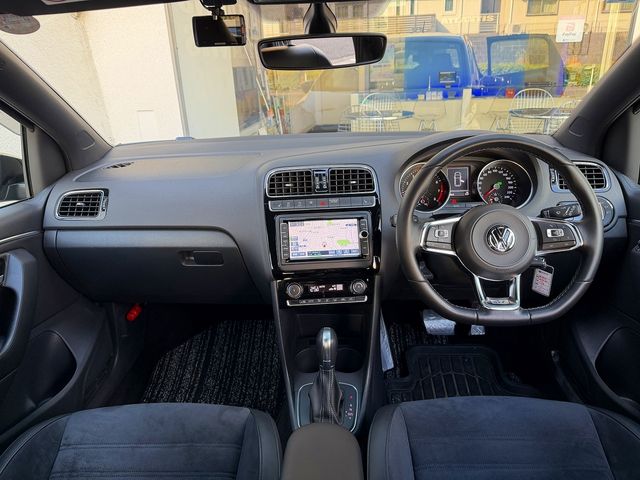 VOLKSWAGEN POLO 2017 Image 31