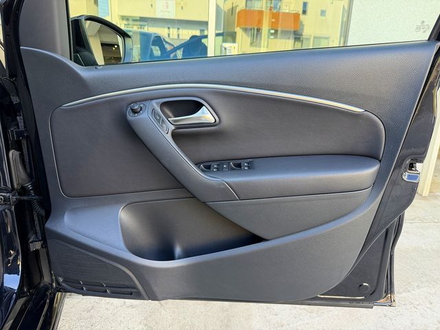 VOLKSWAGEN POLO 2017 Image 31