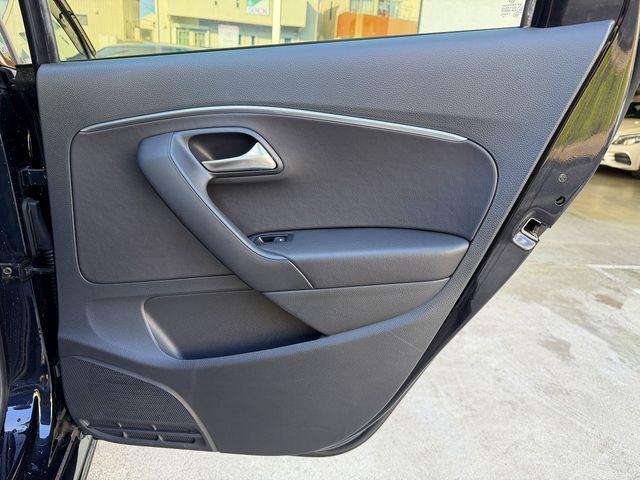 VOLKSWAGEN POLO 2017 Image 31