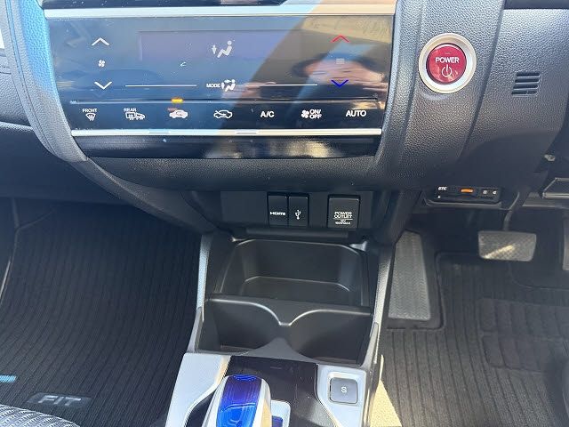 HONDA FIT HYBRID 2014 Image 31