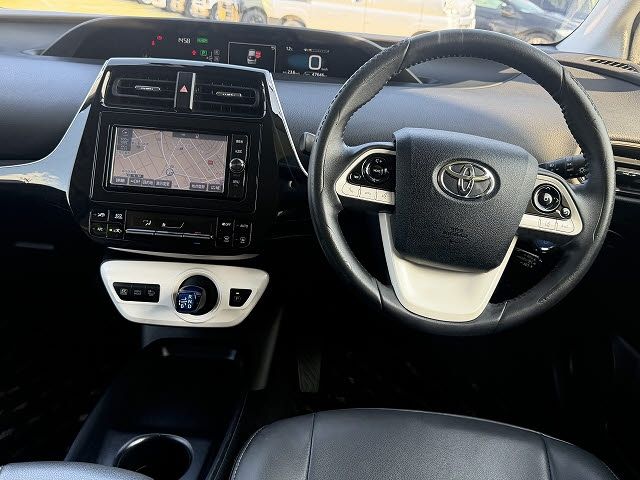 TOYOTA PRIUS 2017 Image 31