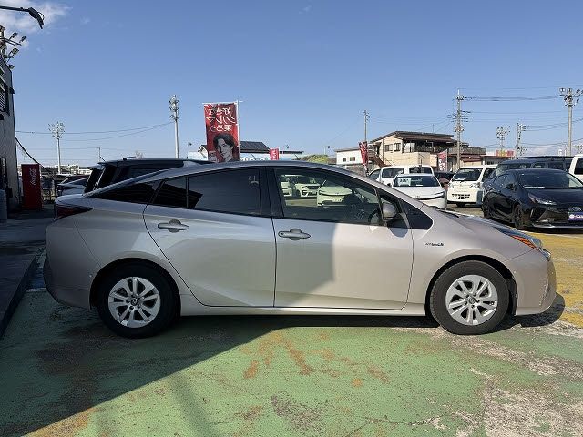 TOYOTA PRIUS 2017 Image 31