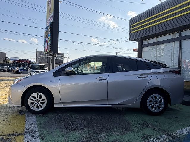 TOYOTA PRIUS 2017 Image 31