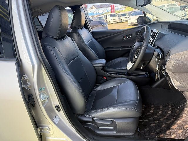 TOYOTA PRIUS 2017 Image 31