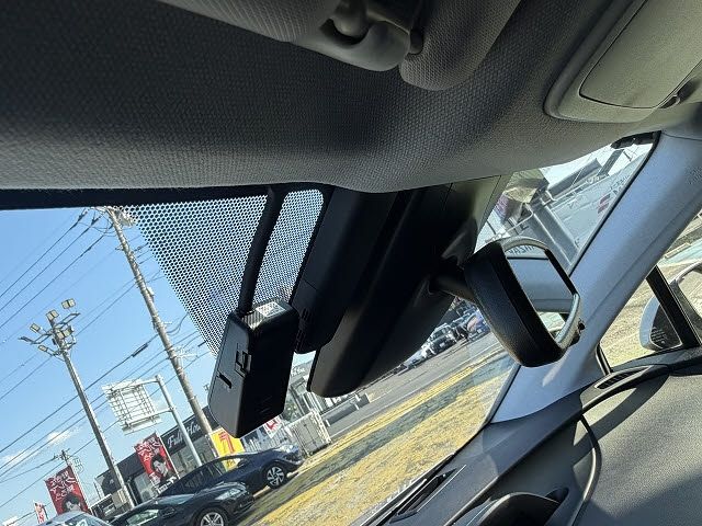 TOYOTA PRIUS 2017 Image 31