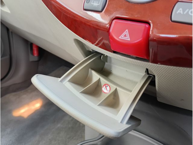 MITSUOKA VIEWT 2008 Image 31