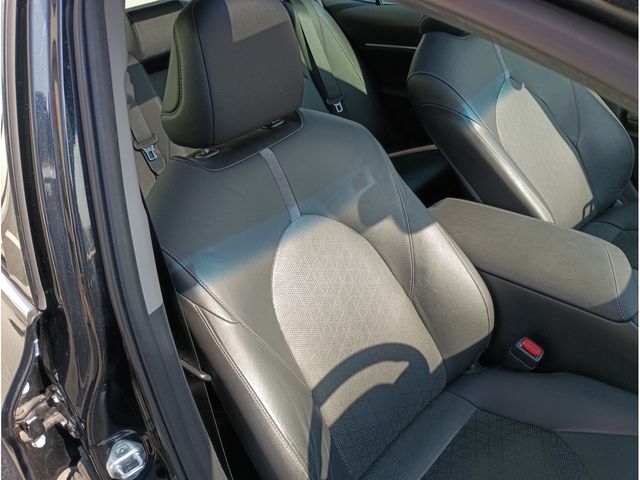 TOYOTA CAMRY HYBRID 2018 Image 31