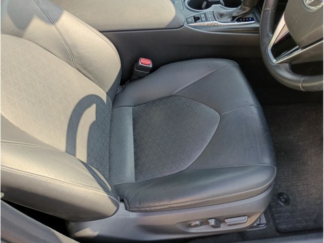 TOYOTA CAMRY HYBRID 2018 Image 31