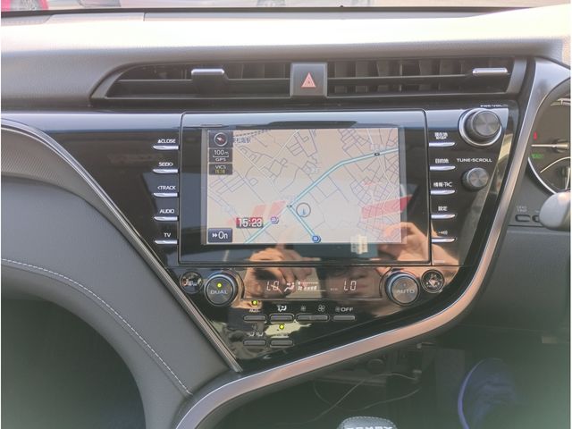 TOYOTA CAMRY HYBRID 2018 Image 31