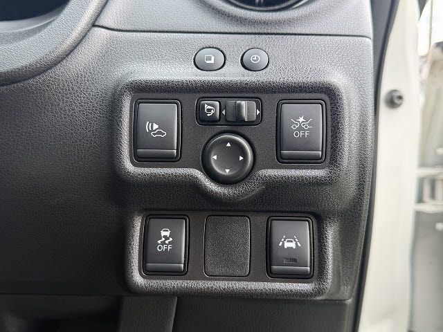 NISSAN NOTE 2017 Image 31