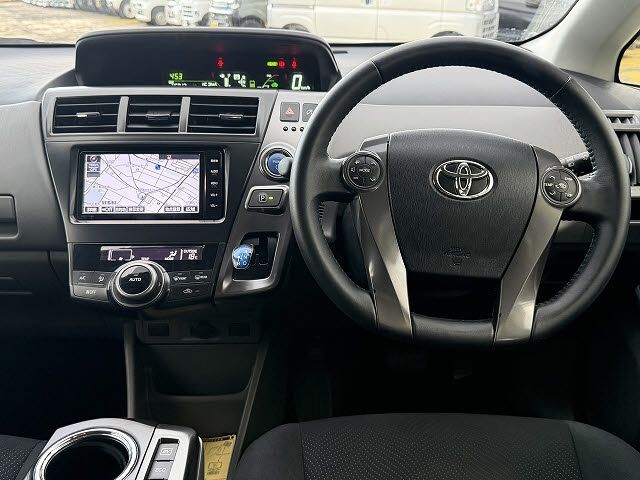 TOYOTA PRIUS ALPHA 2014 Image 31