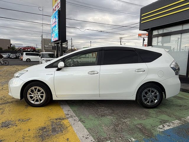 TOYOTA PRIUS ALPHA 2014 Image 31