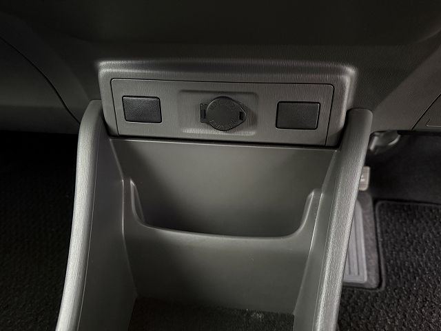 TOYOTA PRIUS ALPHA 2014 Image 31