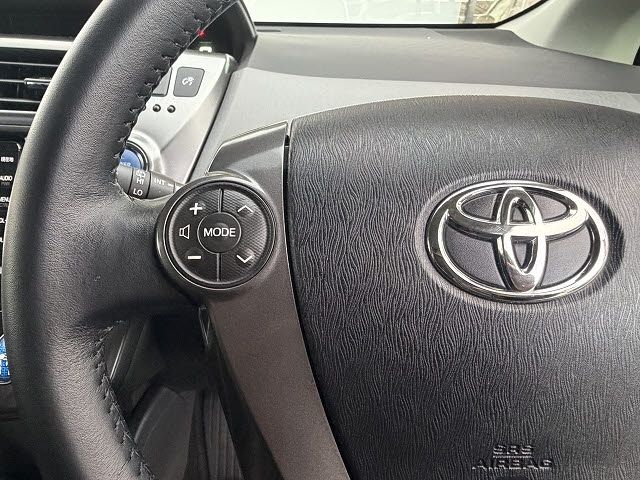TOYOTA PRIUS ALPHA 2014 Image 31