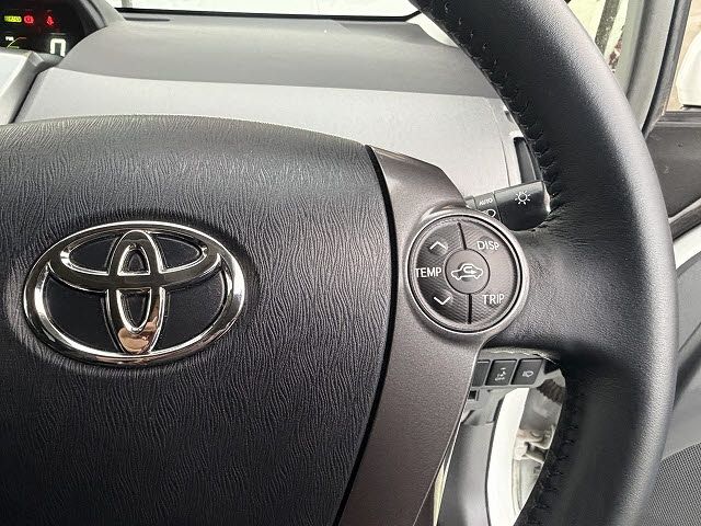 TOYOTA PRIUS ALPHA 2014 Image 31
