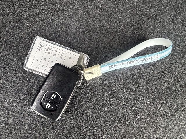 TOYOTA PRIUS ALPHA 2014 Image 31