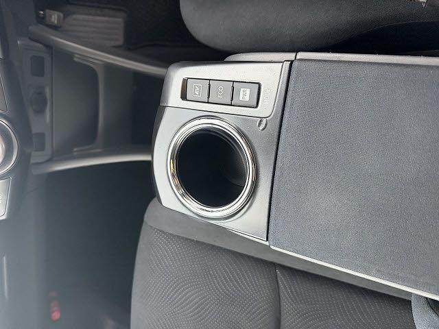 TOYOTA PRIUS ALPHA 2014 Image 31