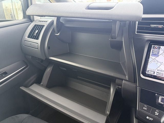 TOYOTA PRIUS ALPHA 2014 Image 31