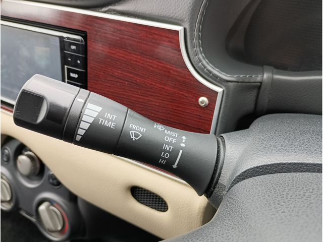 MITSUOKA VIEWT 2011 Image 31