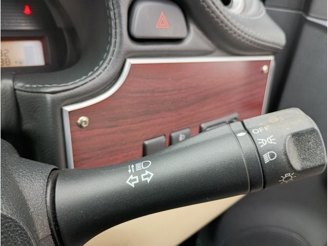 MITSUOKA VIEWT 2011 Image 31