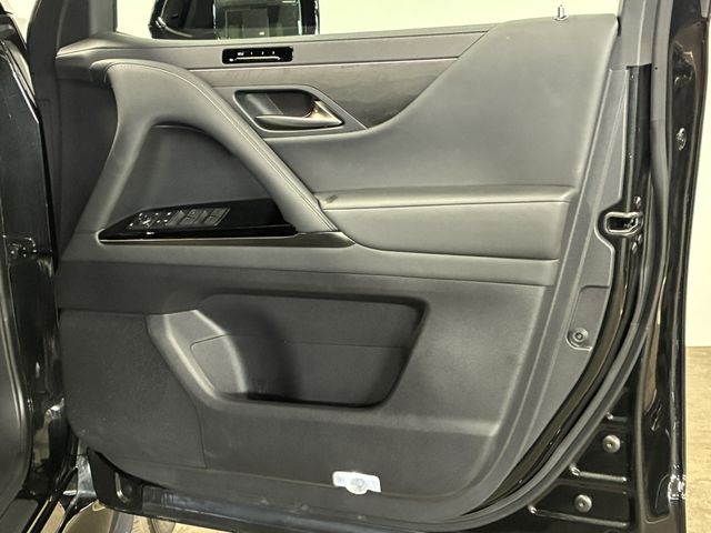 TOYOTA LEXUS LX600 2023 Image 31