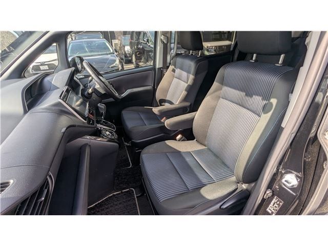 TOYOTA VOXY 2016 Image 31