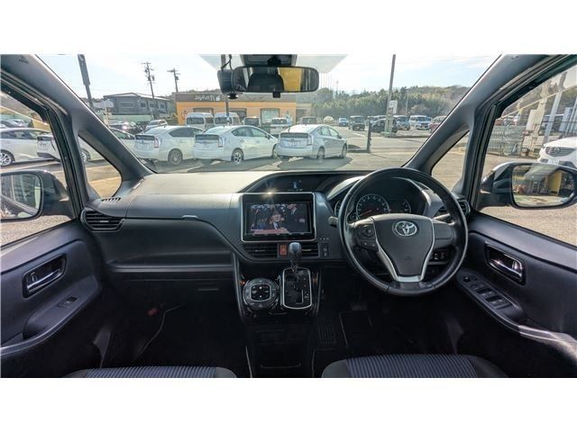 TOYOTA VOXY 2016 Image 31