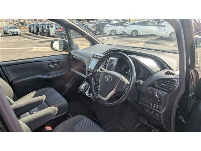 TOYOTA VOXY 2016 Image 31